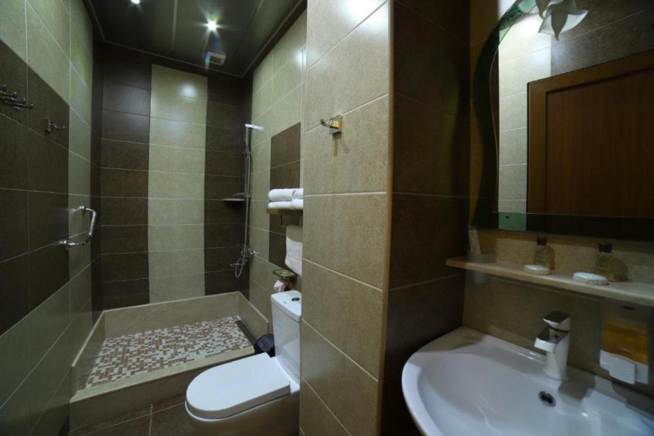 Agava Tbilisi Hotell Eksteriør bilde